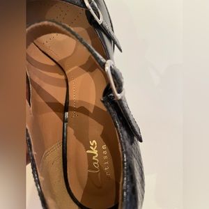 NWOT, Clarks Artisan! Size 8.5 dark blue